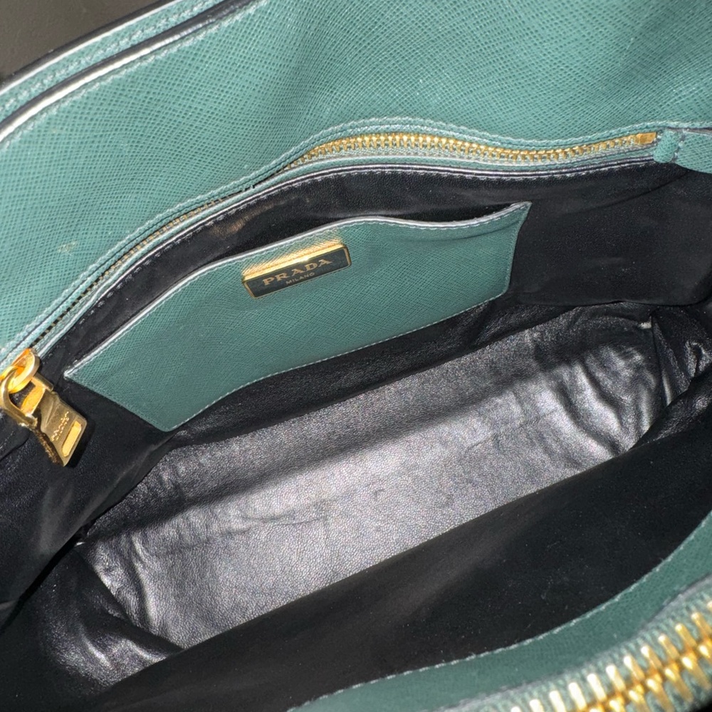 Prada - Picture 2 of 13